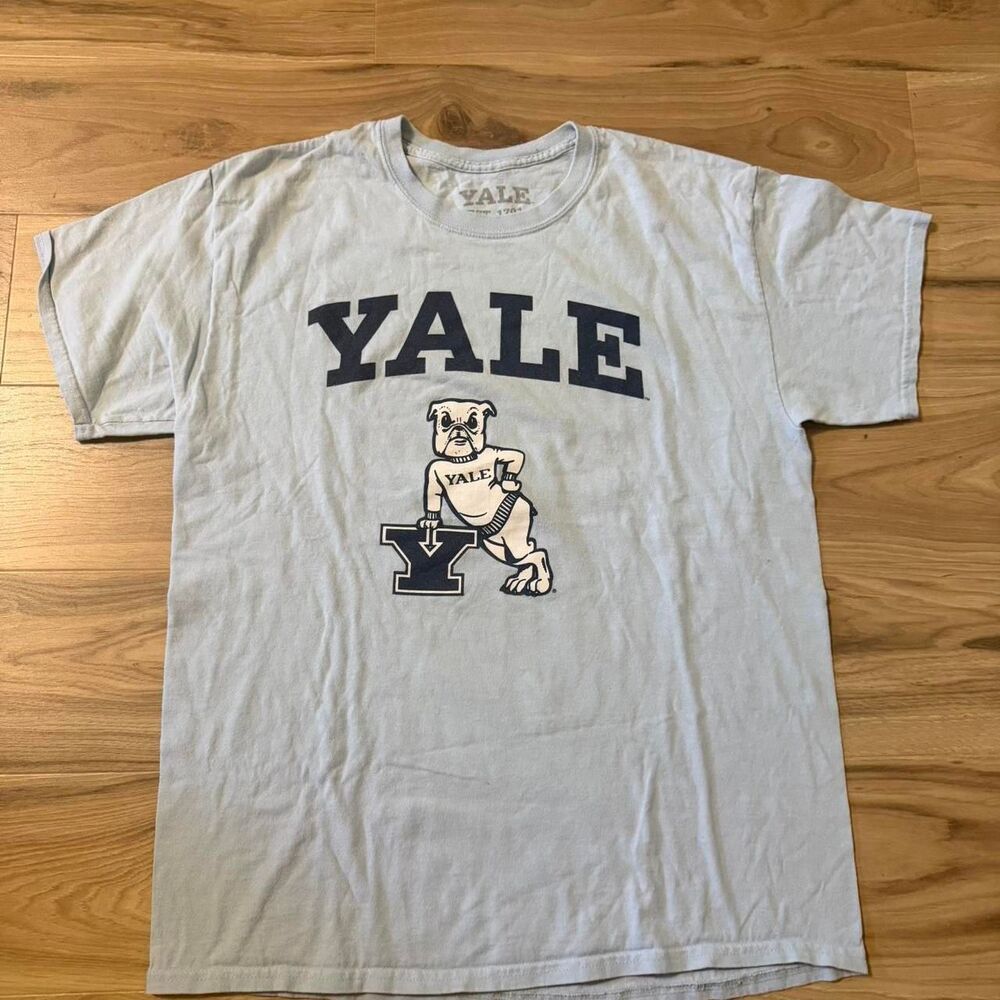 Retro themed Yale University Bulldog college sports tee Size Large